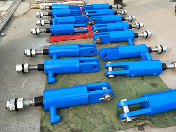 HP300高效能(néng)破碎機保險油缸(gang)